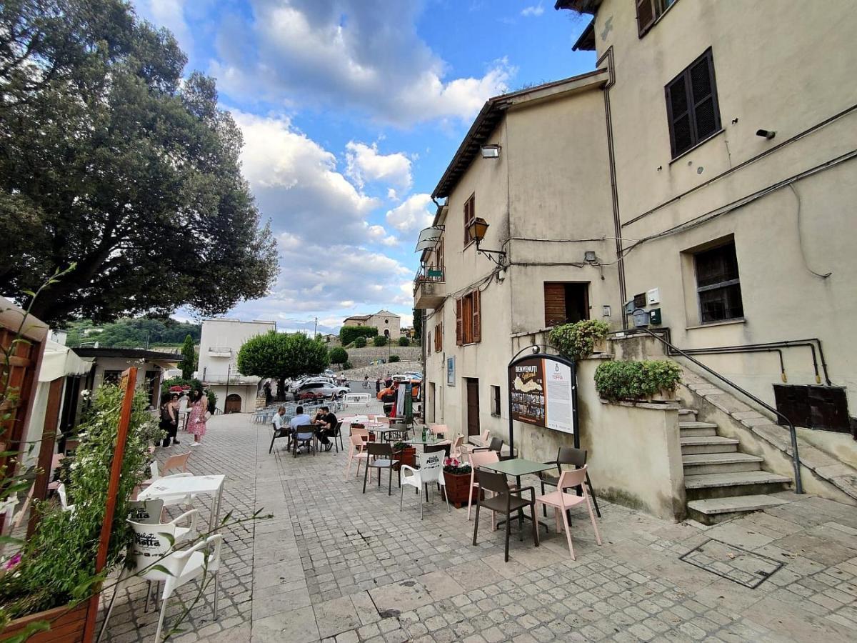 Апартаменты La Casa In Piazza Toffia Экстерьер фото