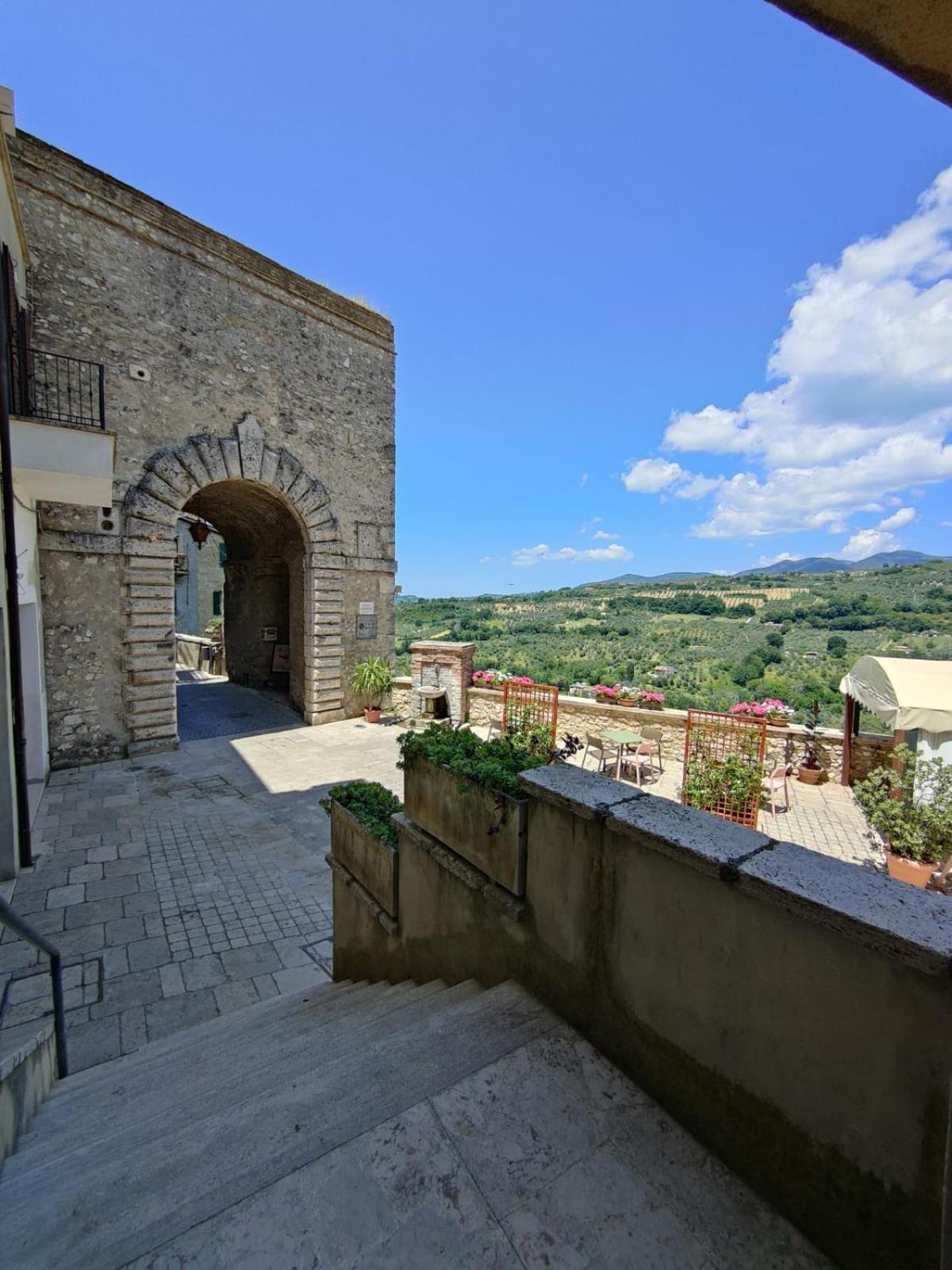 Апартаменты La Casa In Piazza Toffia Экстерьер фото